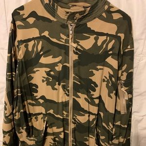 Hem and thread camo jacket.